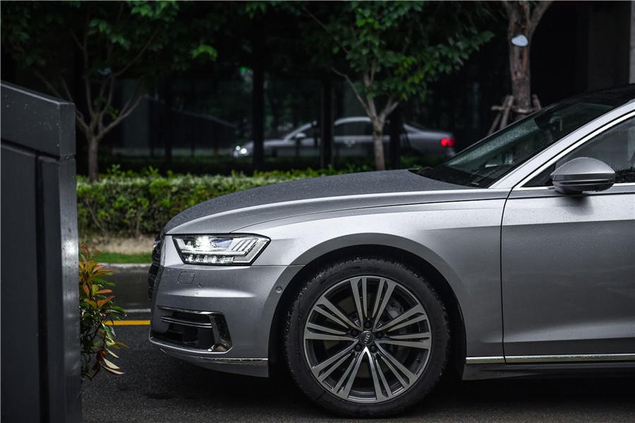 奥迪最好的灯是哪个厂家的,都说奥迪大灯贵到底是不是真的