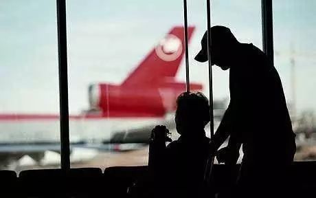 老人坐飞机的流程讲解视频,老年人坐飞机的流程详细步骤