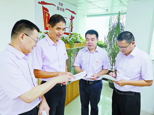 使命在肩争先锋金融为民践初心厦门农行发挥*党**员模范带头作用,以优质服务助力地方发展(一)