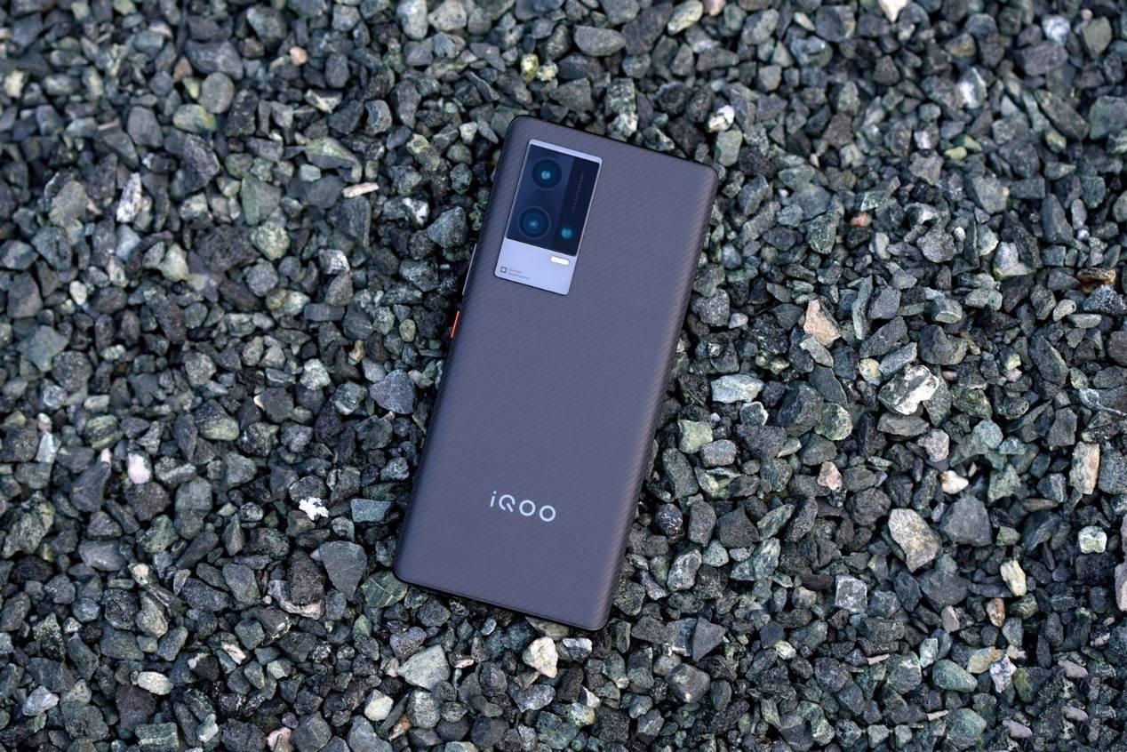 realme和iqoo哪个更好,懂行的人建议买iqoo还是努比亚