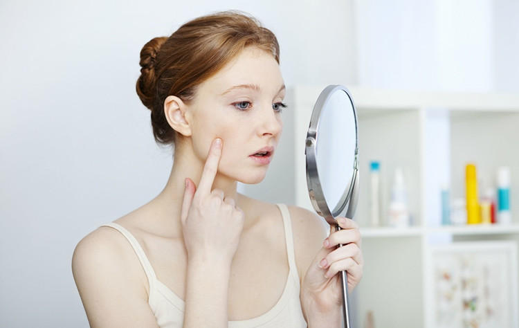 uh苦参根净透祛痘精华真的有效么,大水滴3点祛痘精华针对什么痘痘