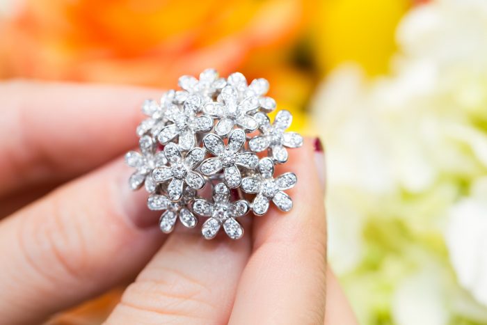 三亚梵克雅宝精品店详细地址,梵克雅宝精品店回收