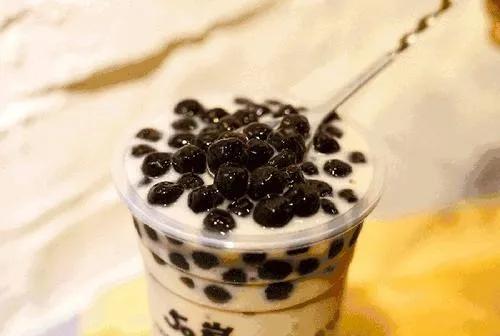 请你喝秋天的第一杯奶茶英文,秋天的第一杯奶茶起源于哪里英文