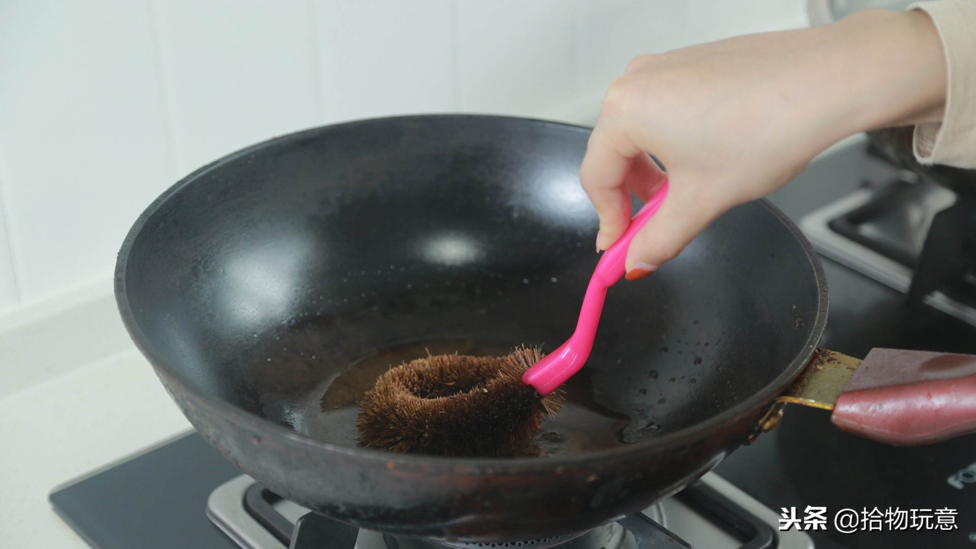 怎样处理老生锈的铁锅,铁锅如何不让它生锈小妙招