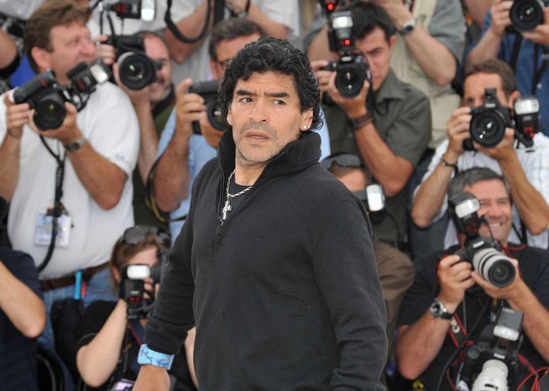 马拉多纳因心脏骤停去世享年60岁,一代球王马拉多纳心脏骤停去世