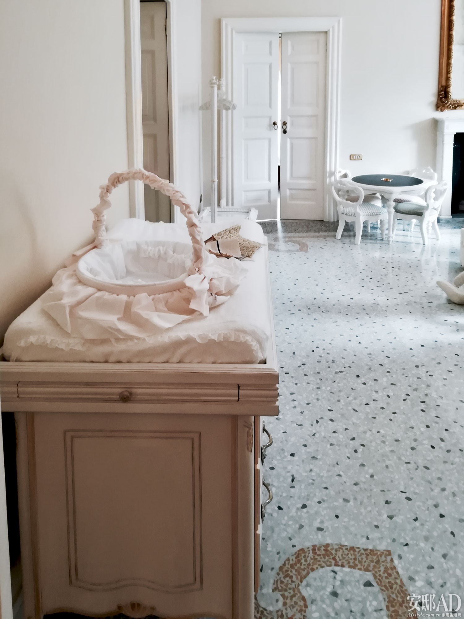 乔治克鲁尼妻子的一家,女儿奴英文