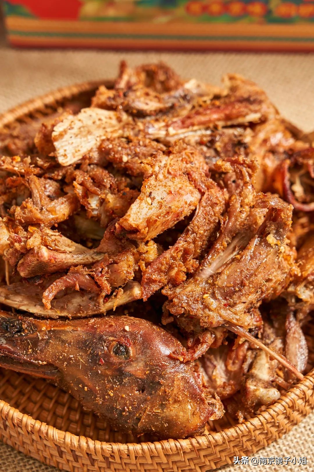 烤鸭最酥的一块鸭皮酥到了极点,味道纯正的烤鸭肉质鲜嫩