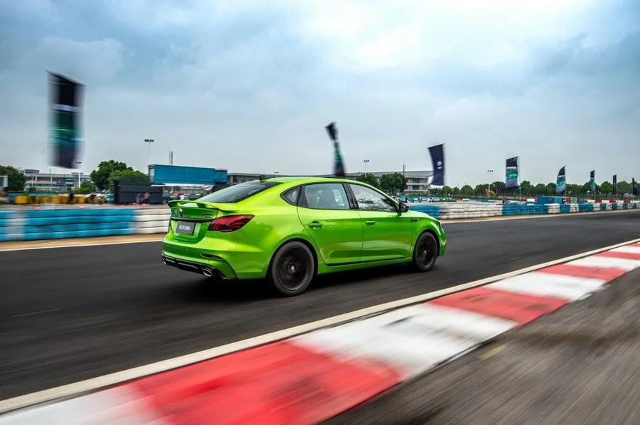 名爵6豪华版颜色改装效果图,名爵6自动trophy豪华版