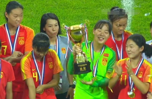 女足夺得亚洲杯冠军后孙雯的反应,孙雯祝贺女足夺冠