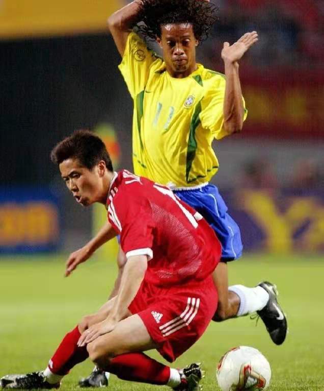 2002年世界杯中国队米卢合影,2002韩日世界杯处理结果