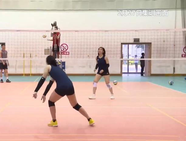 女排集训有三大训练神器，提高球队一传水平，增加发球攻击性