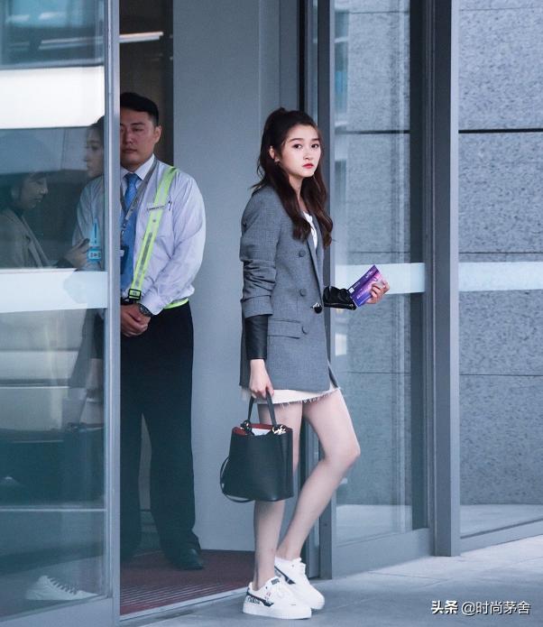 关晓彤安踏休闲鞋透气厚底增高,关晓彤穿安踏g6休闲老爹鞋