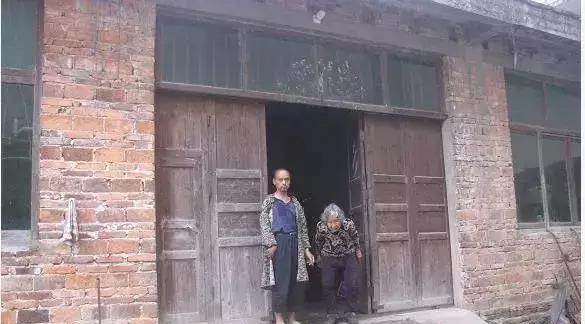 脱贫攻坚发家致富在路上,脱贫攻坚小蚂蚱蹦出一条致富路