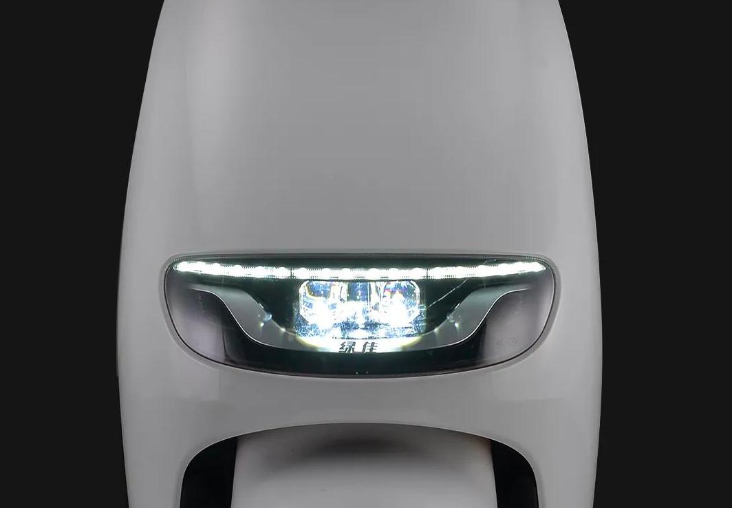 绿佳新款电动车评测:搭载+能量电机,高效省电,最大续航136公里