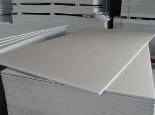 冬季可以做石膏板吊顶吗,不加纤维的石膏板能吊顶吗