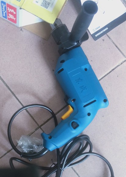 晶思达手电钻开关总成内部构造,插电款带冲击的手电钻