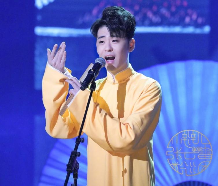 德云社张云雷秦霄贤帅气照片,德云社天团颜值篇张云雷秦霄贤