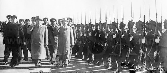 三军仪仗队礼服解说,三军仪仗队礼仪刀