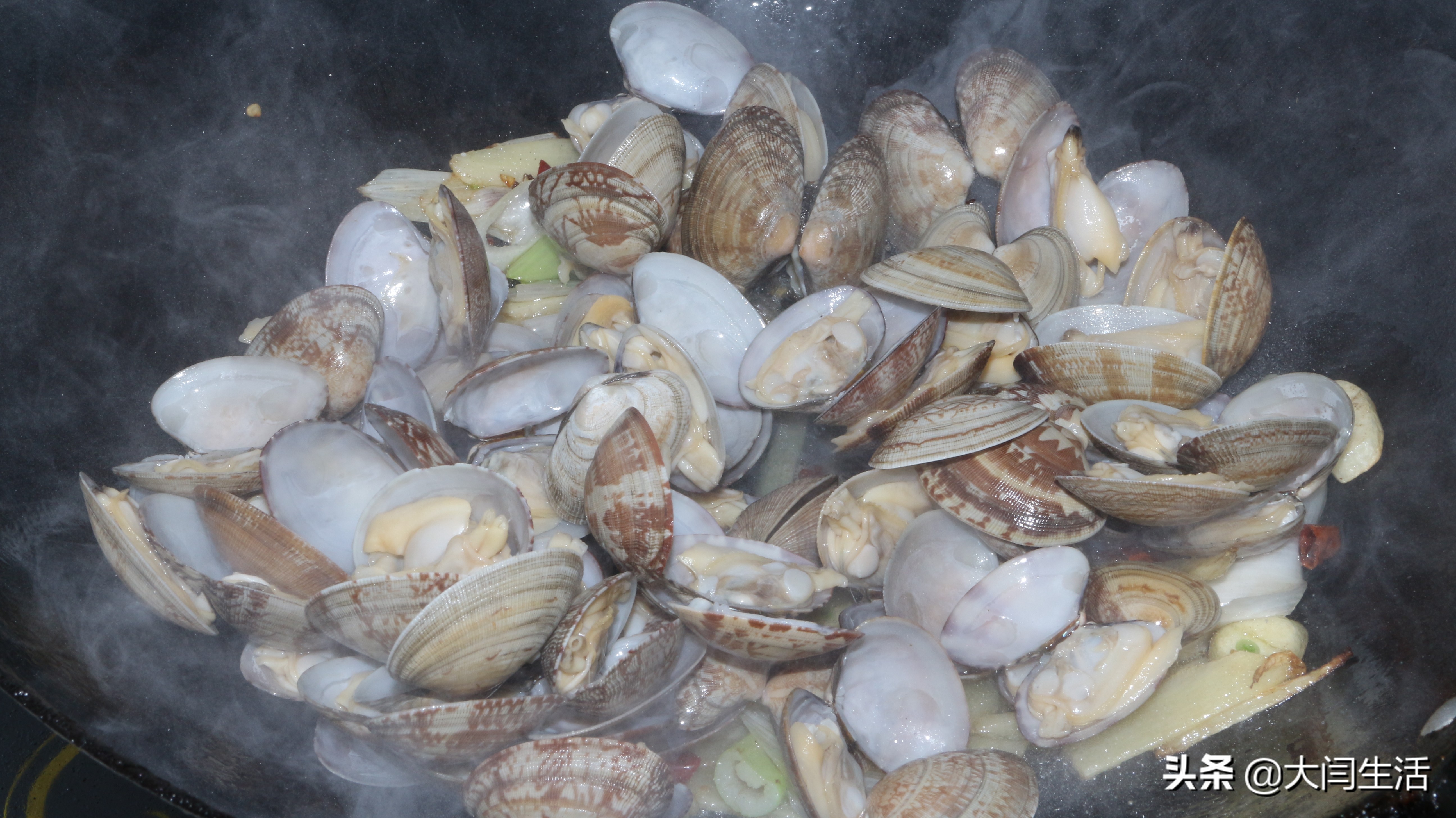 爆炒花蛤怎么吐沙最快,花蛤吐沙吐不干净