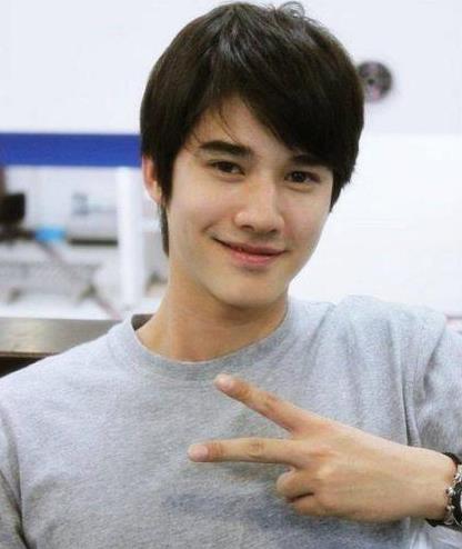 王嘉尔为lisa打calllisa点赞评论,lisa怎么回应王嘉尔