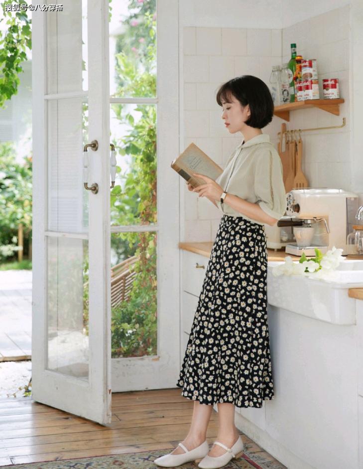 显瘦雪纺衫搭半裙,今年最火的雪纺衫半裙