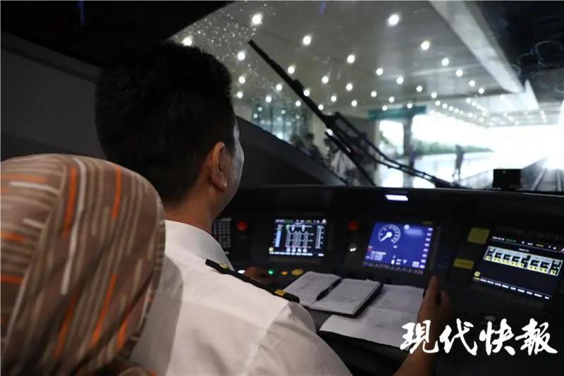 国内开通的第一条高铁,中国已开通的连接国外的铁路