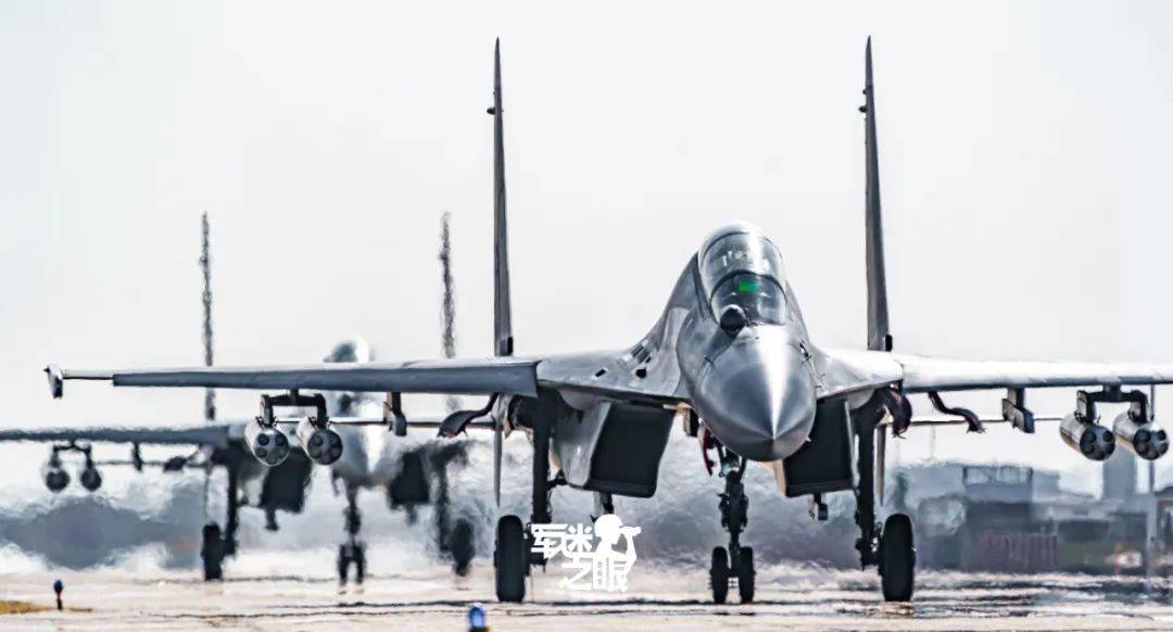 飞行教官眼中的歼-16：攻防兼备没短板，超过苏-30一个时代