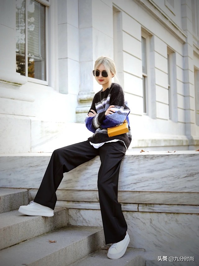 有品位的女人冬天衣服不用太多,今年秋冬最火的马海毛毛衣