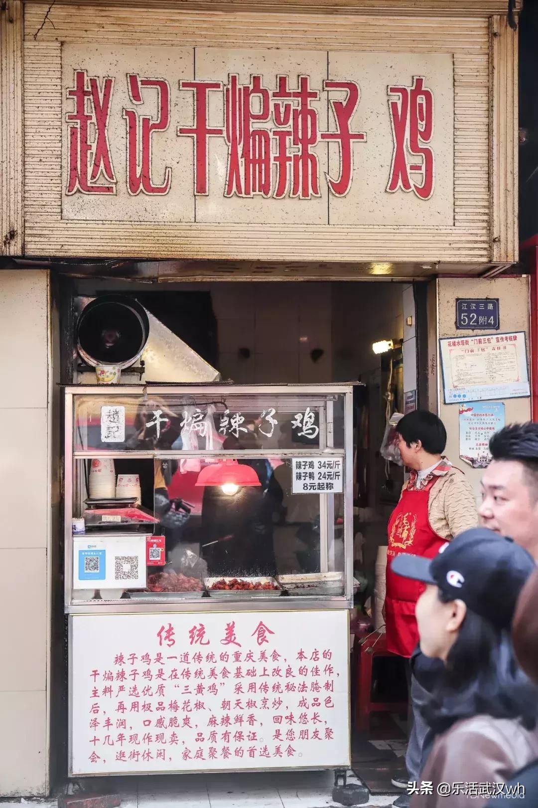 排的队比街道长!这条街什么来头?