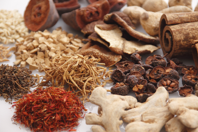 为什么日本汉方治疗不了新冠,外国治疗新冠病毒为啥不用中药