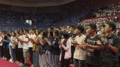 6000余名新生齐上形策课：浙大*党**委书记主讲，鼓励新生不当“佛系青年”，要做“孙悟空”