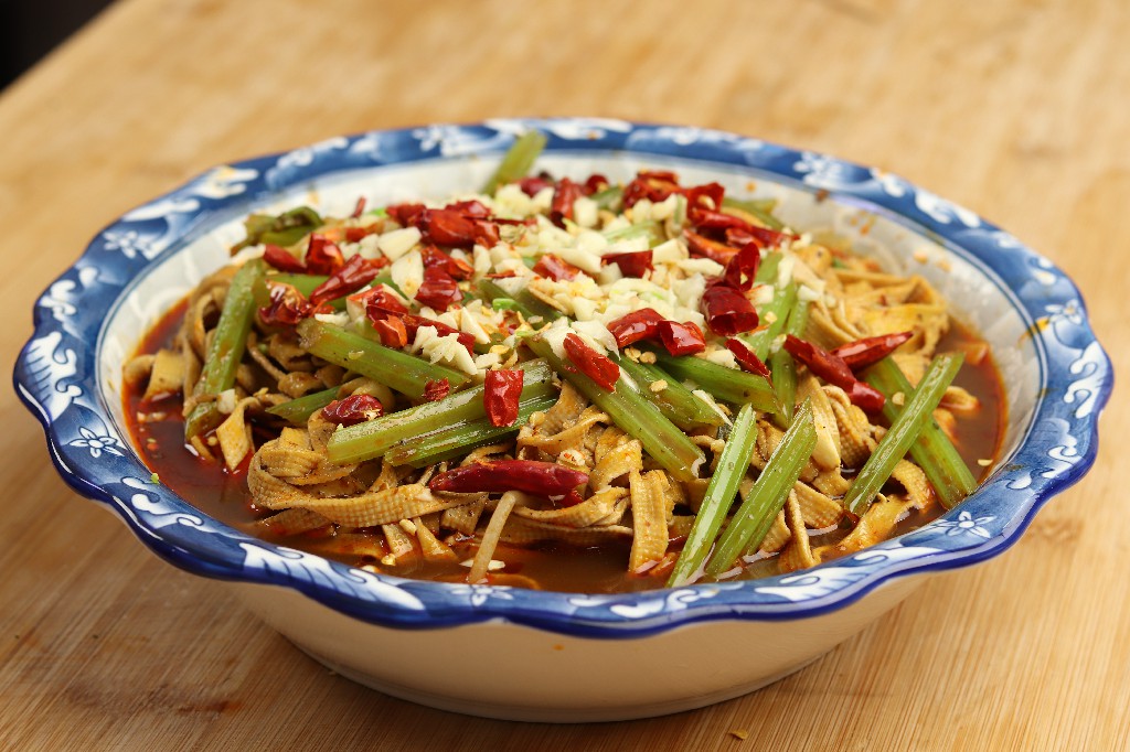 豆腐皮别再炒着吃了,豆腐皮除了和辣椒炒还能和什么炒