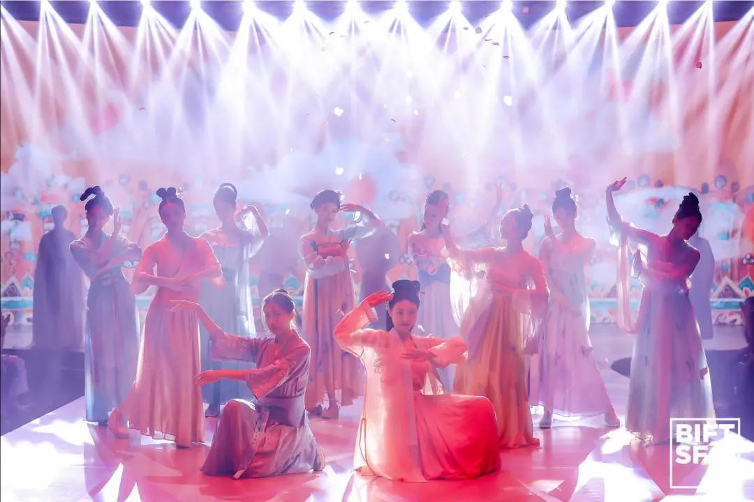 2021年清华服装设计毕业秀,中国优秀的服装设计毕业秀