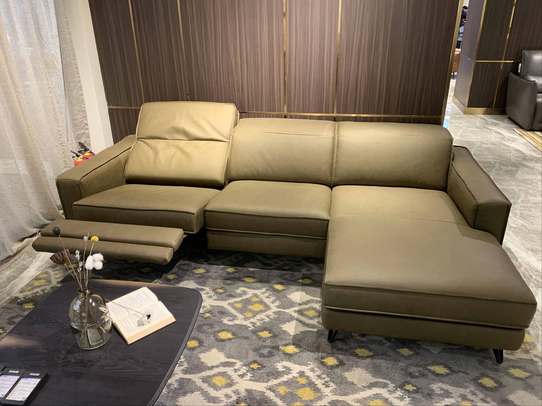 乐至宝沙发和芝华仕哪个档次高,乐至宝和芝华仕一万多沙发哪个好