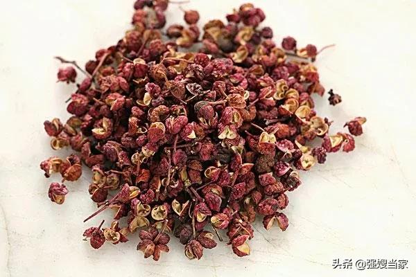 水煮大虾的虾用不用腌一下,煮大虾几分钟虾肉吃着嫩