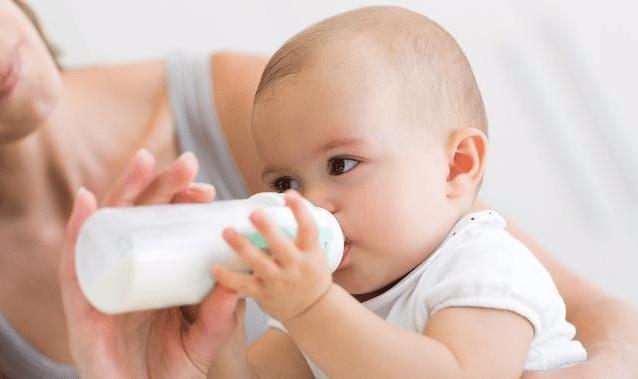 宝宝总是打嗝就吐奶怎么回事啊,宝宝总是打嗝反胃吐奶