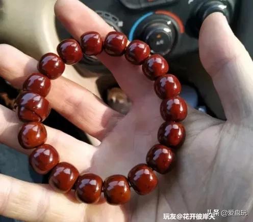 纯手盘玩一年的核桃,文玩手盘和机刷哪个值钱