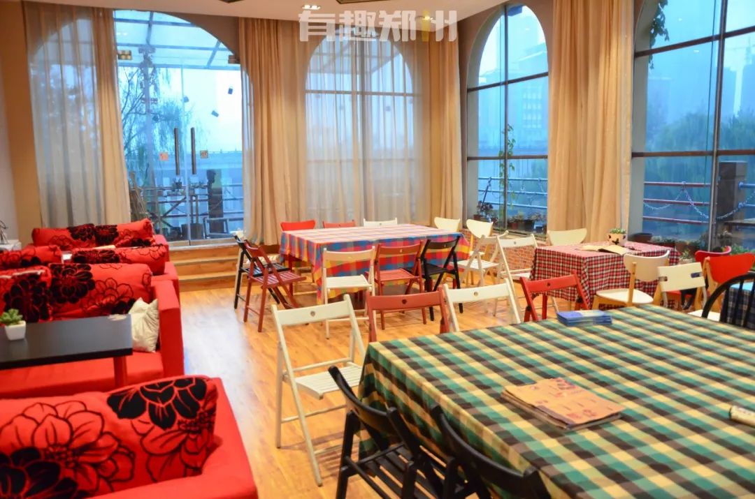 *达升**大学，每日要升旗、天天得扫地、公交全是挤……