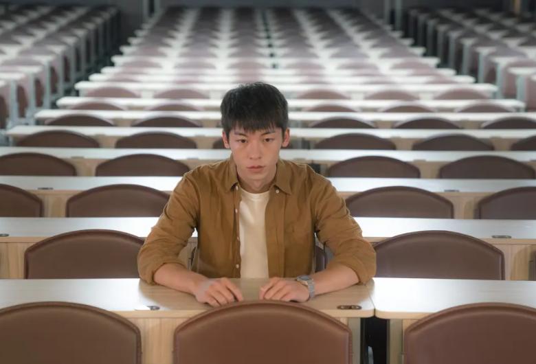 刺眼的光偏向的爱，《阳光普照》下无处可藏，亲情溢出是悲剧开始