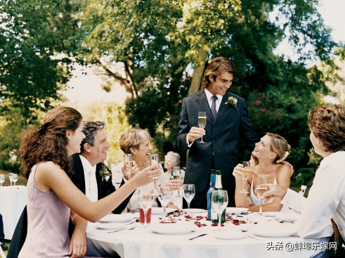 新郎婚礼致辞简单大方发言稿,新郎婚礼致辞经典范文简短