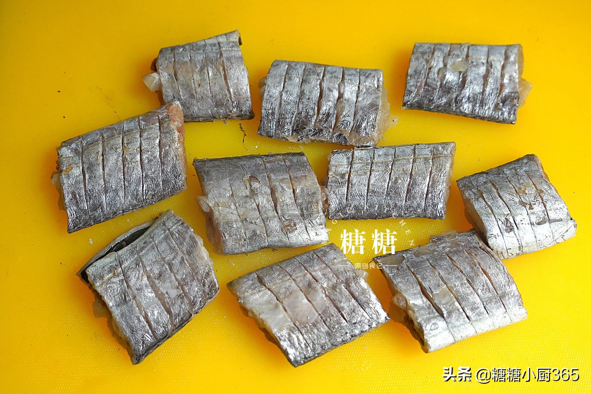 怎么煎带鱼才能不破皮还好吃,怎样用电饼铛煎带鱼不粘锅不破皮