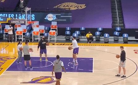 詹皇39分骑士遭47秒逆转,库里谈詹姆斯56分战胜勇士