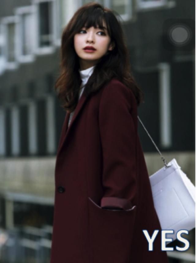 显白肤色黑穿搭图片女士,肤色偏黄的女生适合穿什么