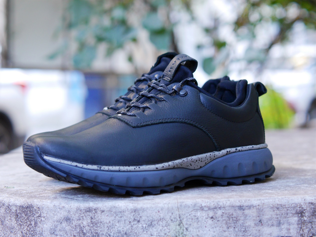 小伙网购一双耐克鞋子到货,小伙网上买鞋被商家忽悠看后续