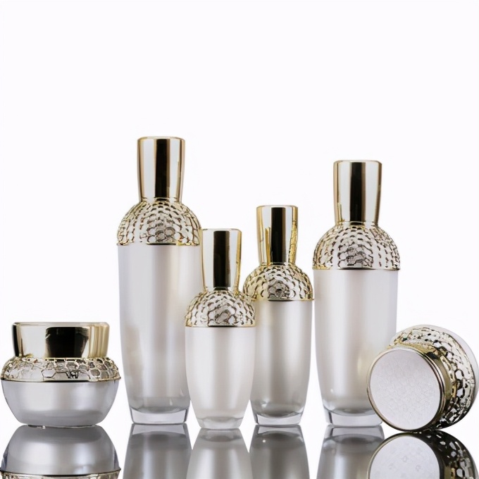 你每天擦的化妆品，其实成本费用只有两三分钱？