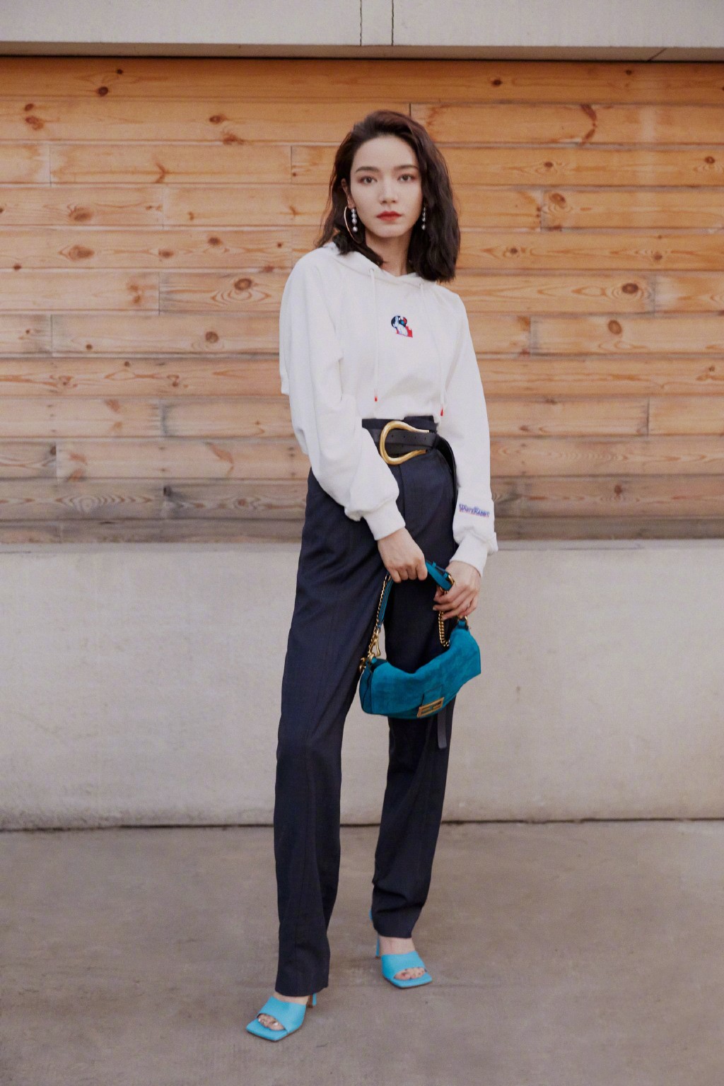 入秋一定要穿的高颜值卫衣安踏,卫衣是穿宽松好看还是修身好看