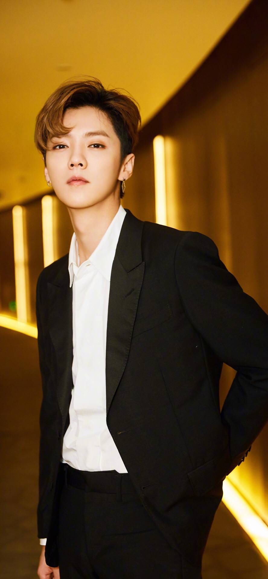 鹿晗勋章歌词壁纸图片,鹿晗手机壁纸主题锁屏