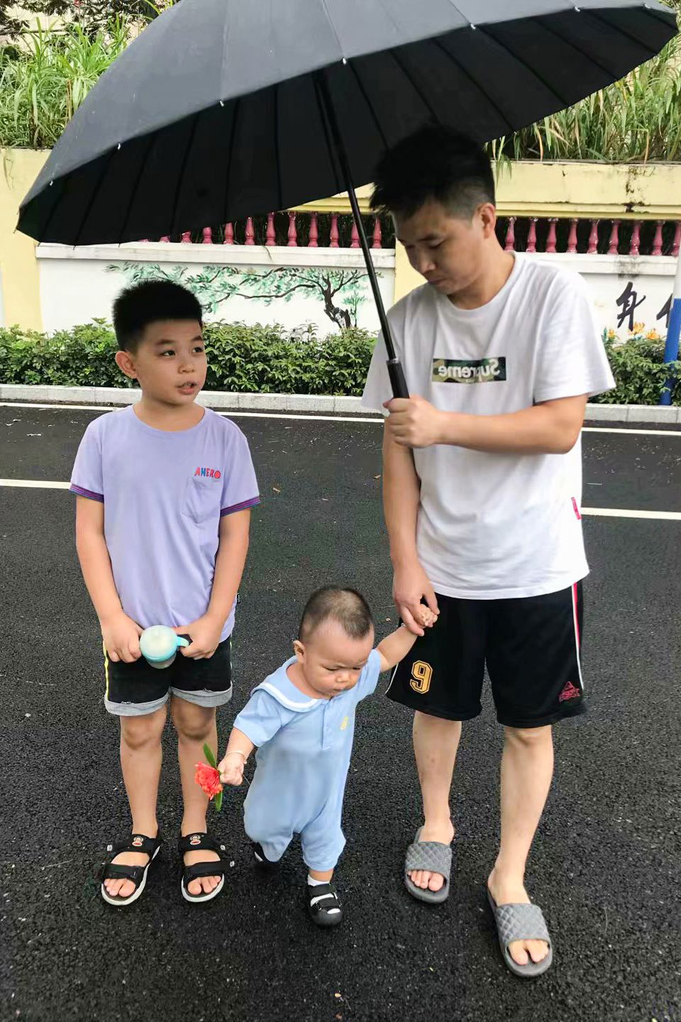 八岁男孩腋下好多红疙瘩,小朋友腋下有一片红疙瘩