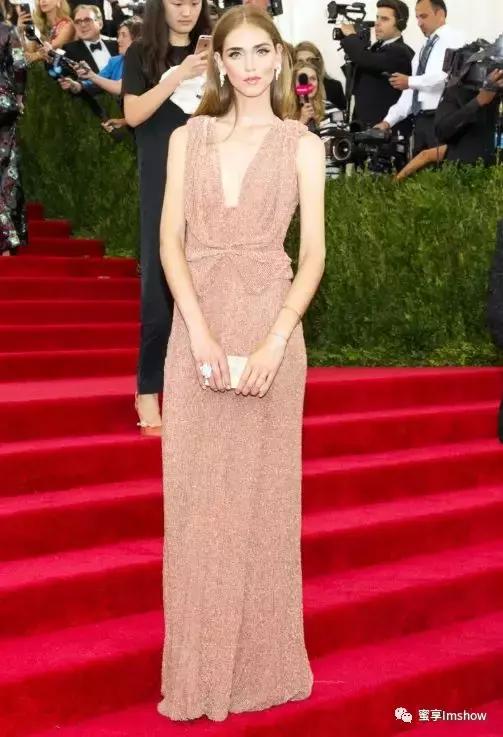 从法律系学生到宇宙时尚博主，Chiara做了些什么？