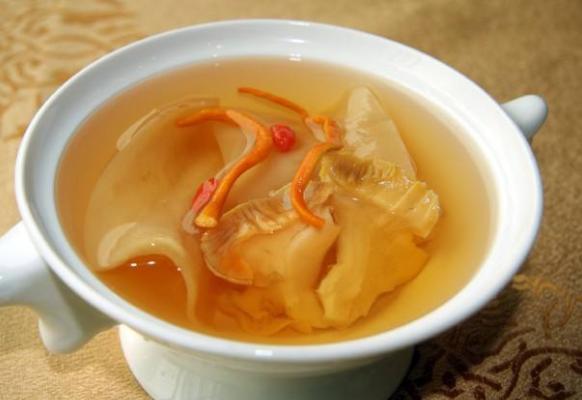 当归黄芪乌鸡补气血养生汤,当归党参黄芪花胶乌鸡汤做法